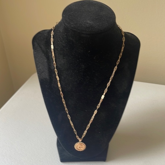 C Initial necklace with reverse pendant of a heart - Picture 3 of 5